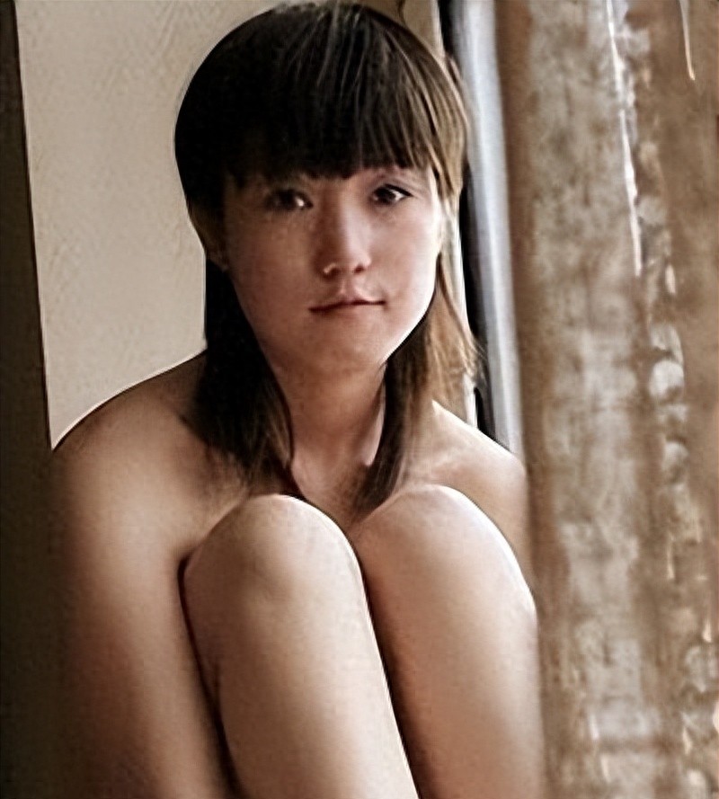 最红“裸模”*筱雨张**，拍大尺度写真一天被搜索93万次，如今仍单身