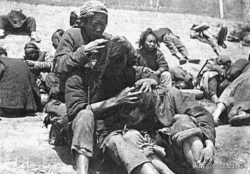 侵华日军残酷*行暴**，女子为活命脱下衣服让日本人拍摄，*辱侮**至死3