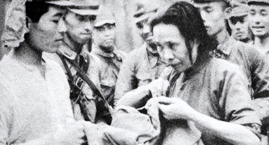 日军日记:男人饿倒在地,为了救他,我将他妻子的乳房割给他吃!