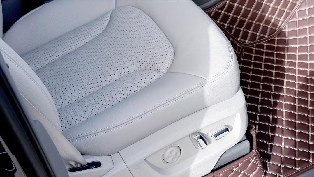 老款奥迪q74.2报废,奥迪q7新能源报废车