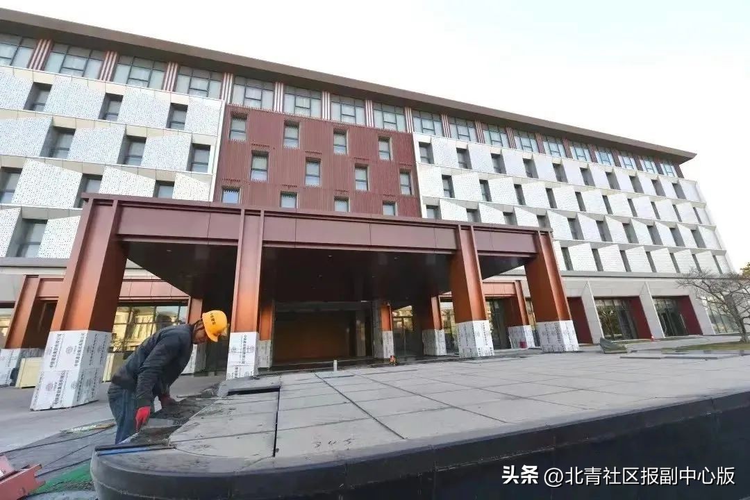 实景图亮相！副中心首个演艺特色酒店即将迎客：含梦幻剧场、游泳池、书吧……