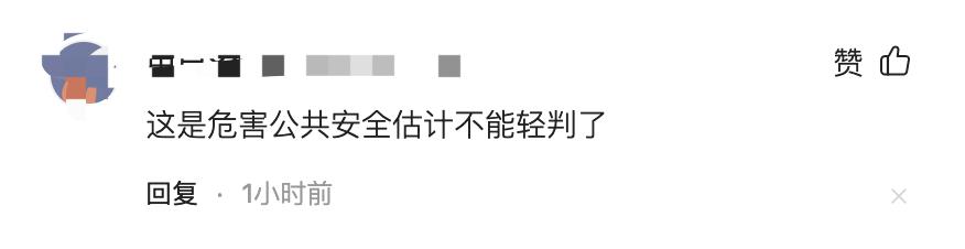 两乘客坐飞机高空中斗殴,飞机场互殴事件