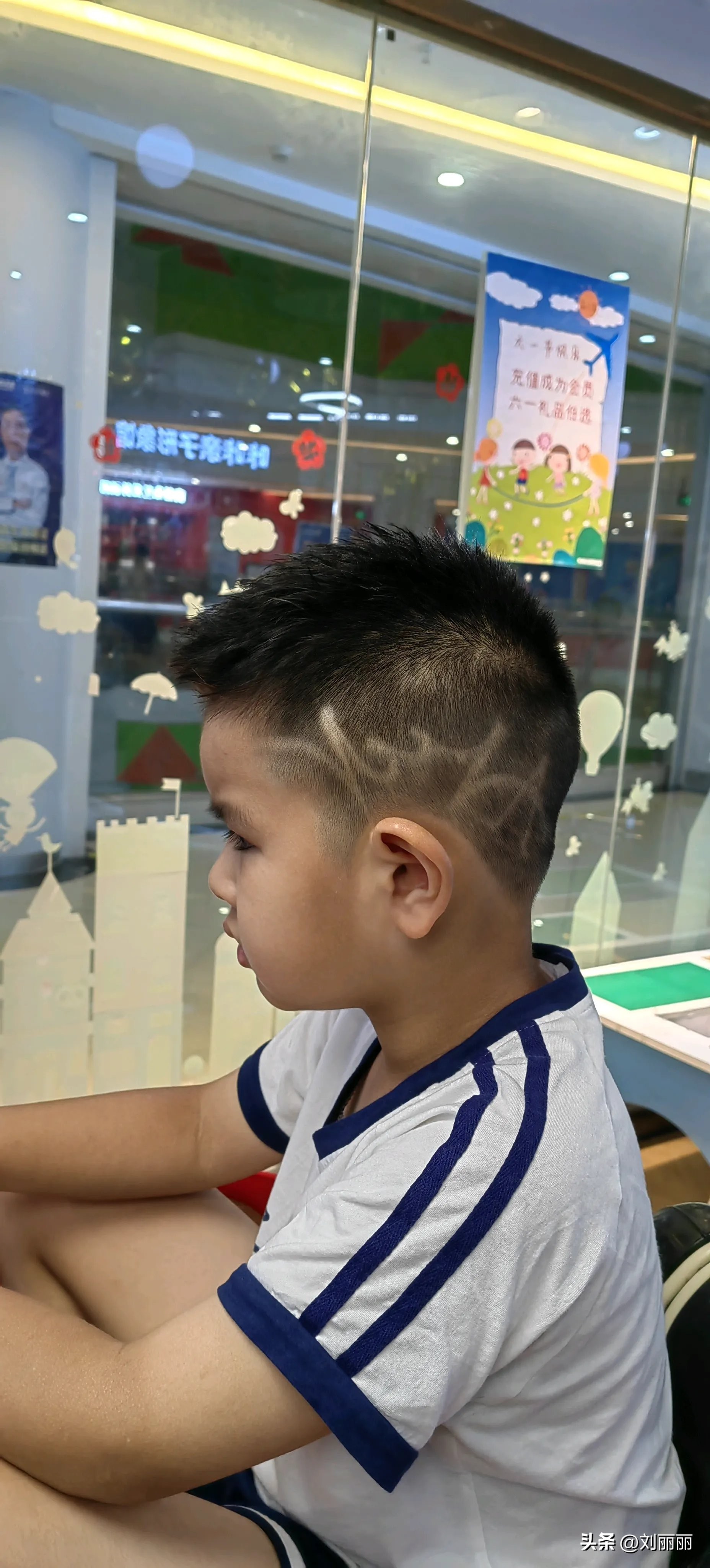 家庭理发帅气小男孩发型,小男孩帅气发型图片短发