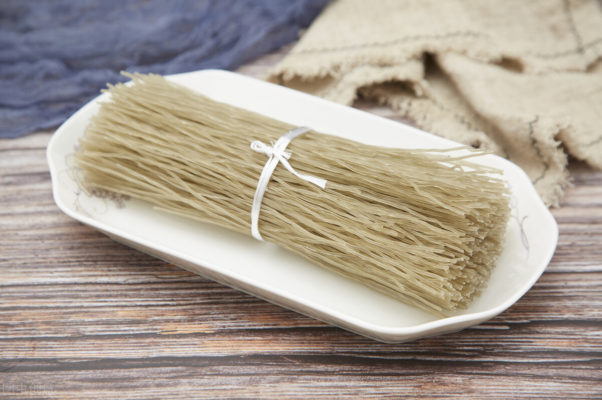 怎样用火烧检测红薯粉真假,红薯粉怎么分辨真假粉条