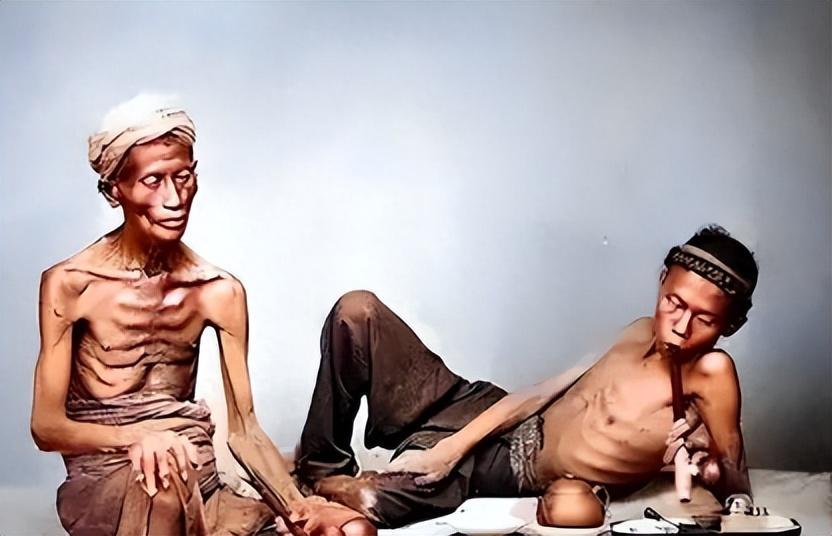 30张日本大*杀屠**罪行照片，日军闯入民宅祸害妇女，这就是罪证2