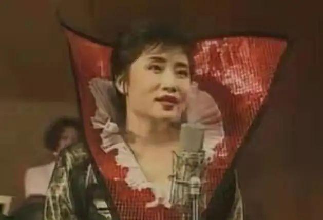 李娜出家跟韩红有关系吗,歌手李娜出家和韩红有关系吗