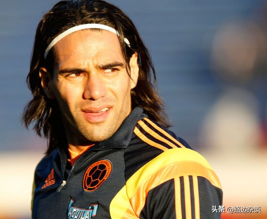 盘点足坛十大高薪低能的球星,足坛历史上17岁的天才球员