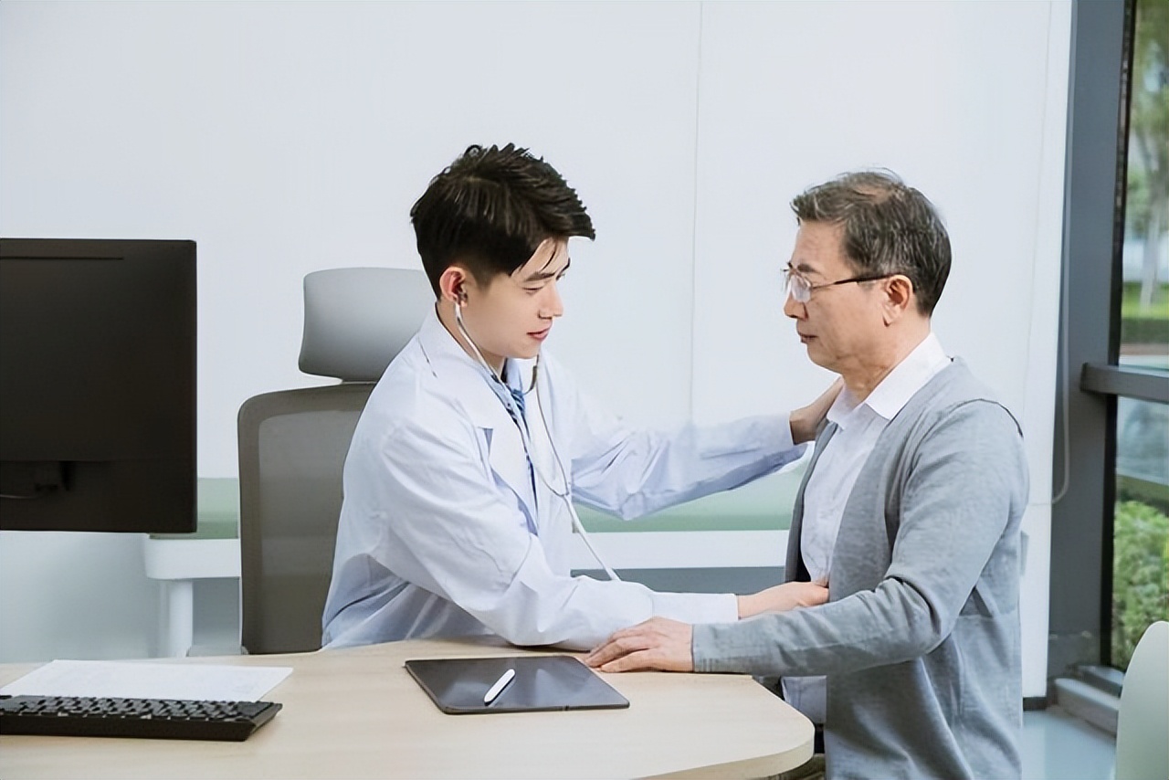 癌症晚期家属选择治还是不治,家人得了癌症晚期