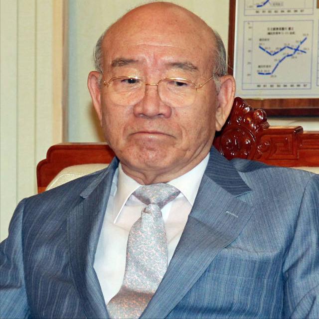 玩弄女明星、割小三子宫、贪污12亿元，韩国前总统一家多疯狂？