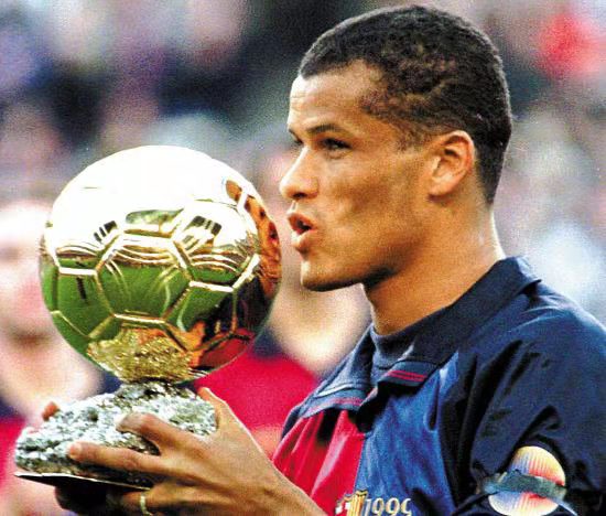 拥有世界杯欧冠和金球奖的9人,700球7次金球奖7次世界足球先生