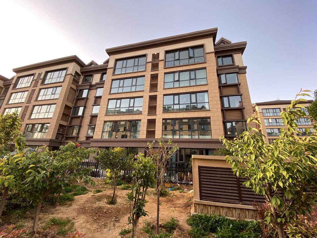 我家的SpiderMan，窗明几净缔造者——玻妞188擦窗机器人体验