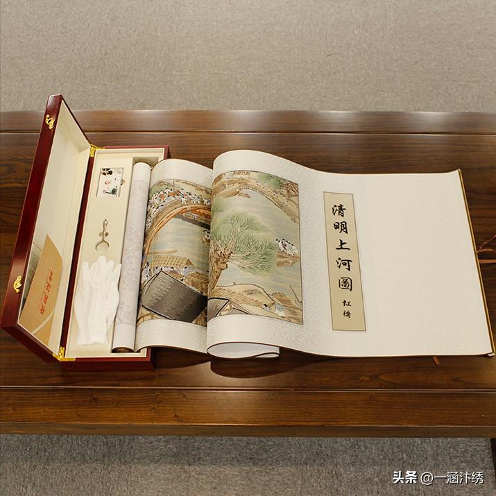 给外国朋友带中国风的礼物比较好,出国适合带的小礼物