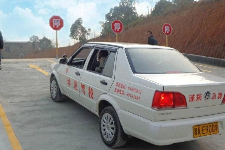 辽宁驾校女教练猥亵男生，致其*体下**受伤！