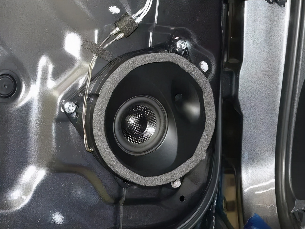 换掉原车JBL音响，丰田兰德酷路泽300升级声丽创音扬声器