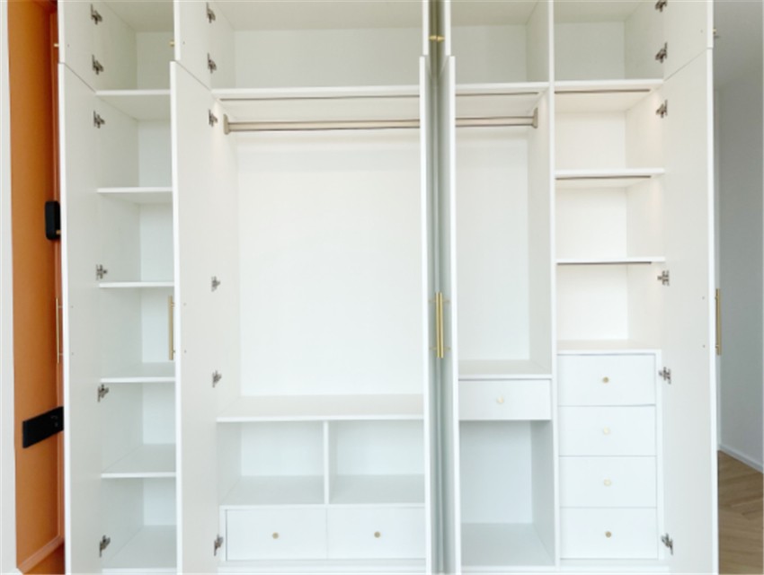 定制衣柜多少钱一平比较划算,定制衣柜价格一平多少合适