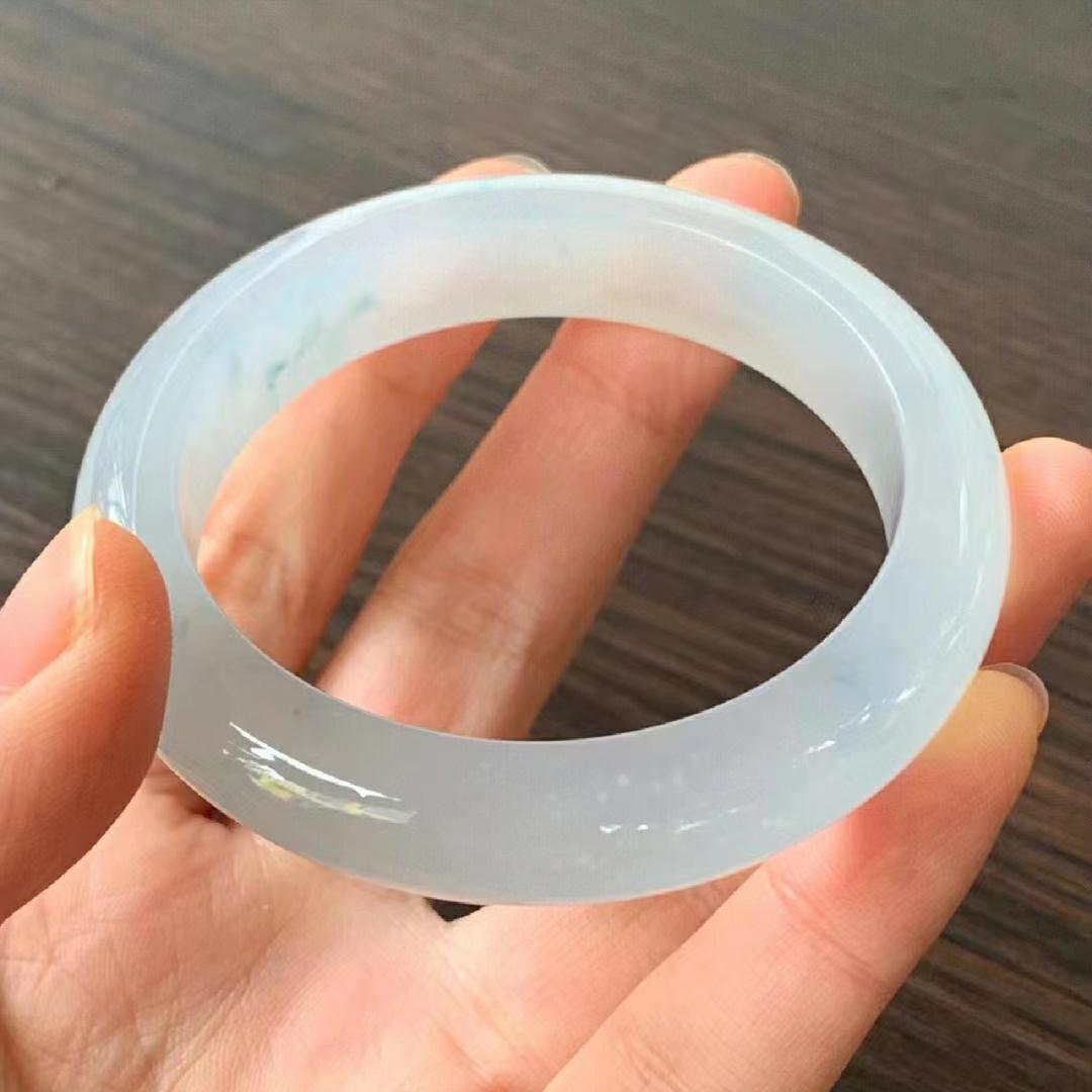 翡翠跟玉有什么区别？很多人都傻傻分不清楚