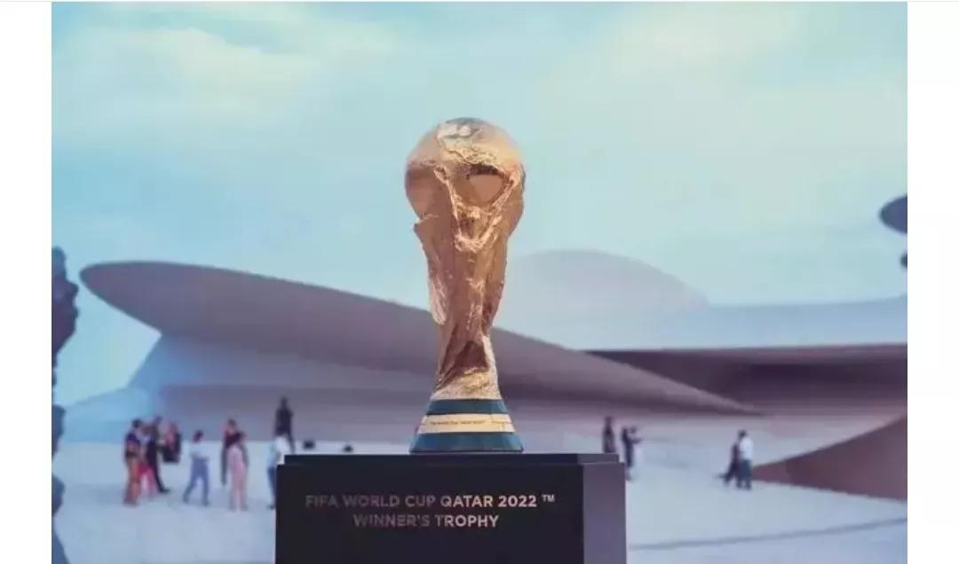 英格兰英雄凯恩射飞点球，法国佬趁机抢四，欲乘非洲骏马去争冠