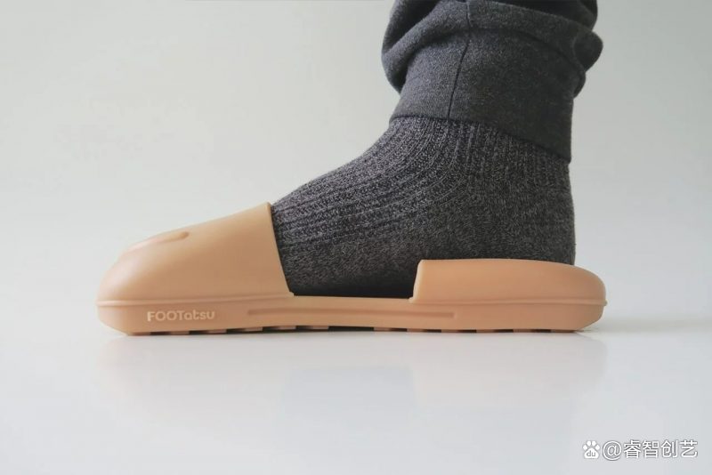 今天换鞋啦！设计师CameronSnelgar打造「双向拖鞋FOOTatsu」