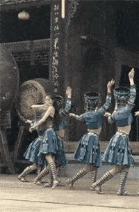 老师上课忘记关投影仪了,女老师上课期间忘记关投影仪