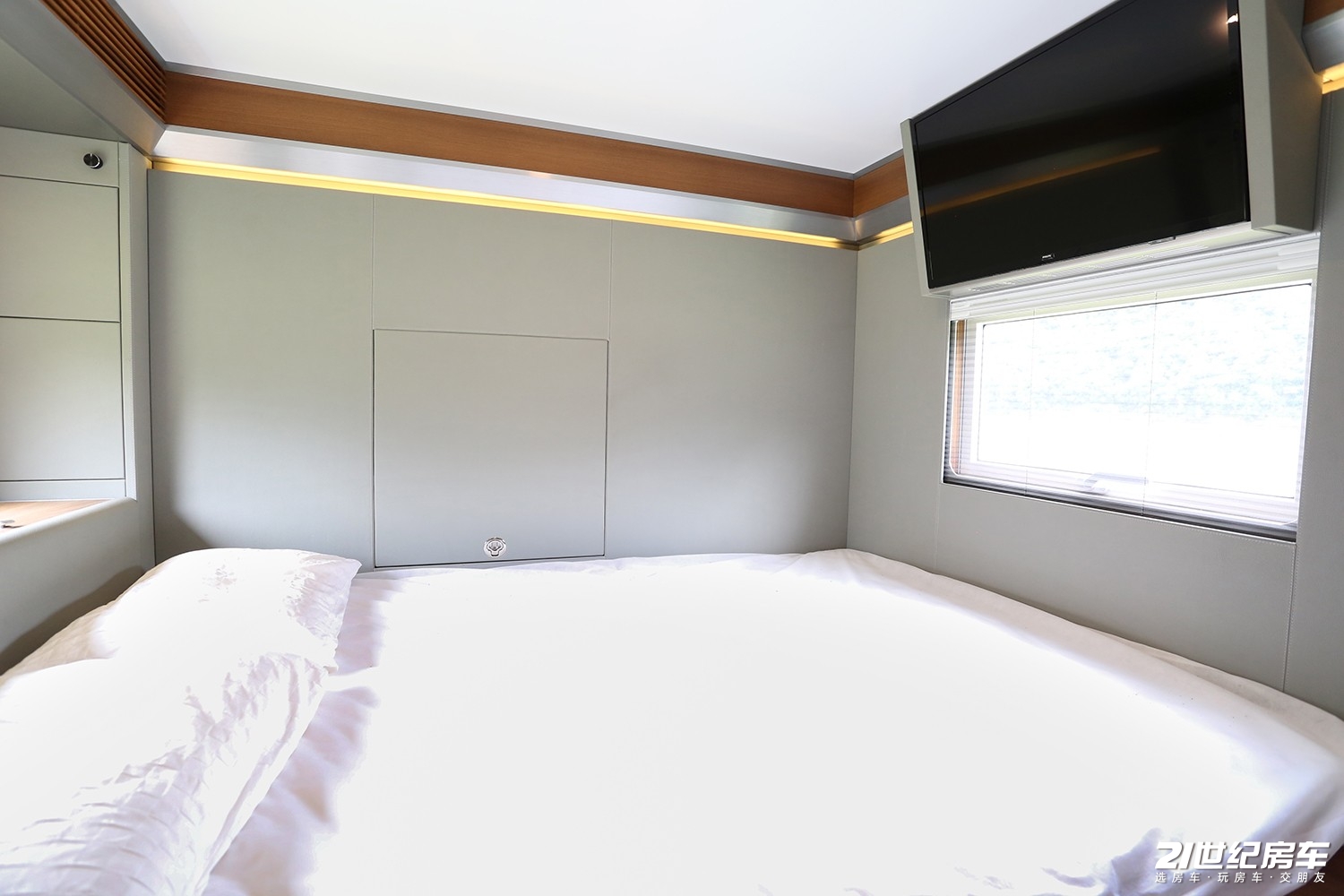 奔驰四驱c型顶级豪华房车,奔驰arocs升顶越野房车