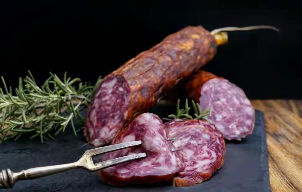 山东小伙卖卤肉月入30万,男子卖猪肉年入百万