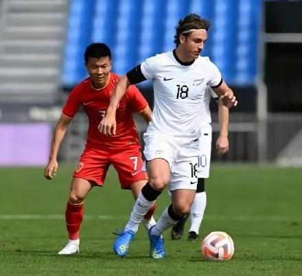 武磊和艾克森谁更强,让艾克森和武磊组成最强边锋