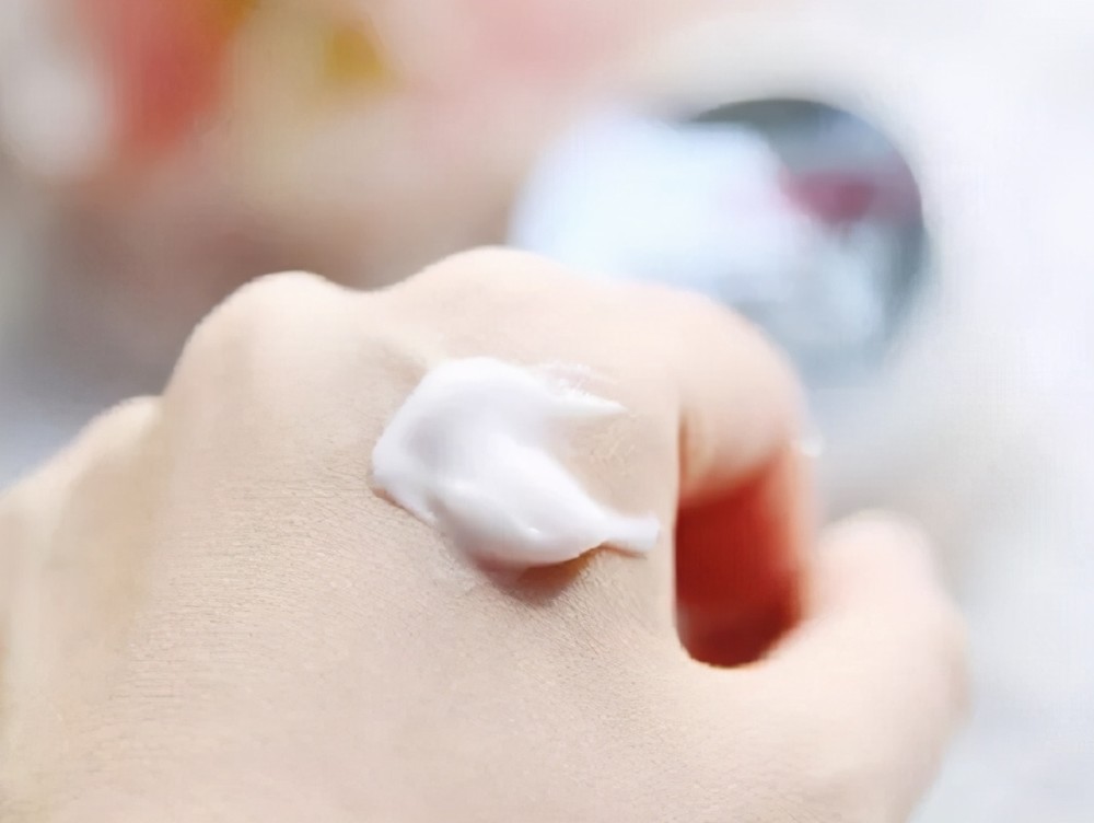 高端面霜和便宜面霜到底有什么区别？用完后才明白，真是智商税