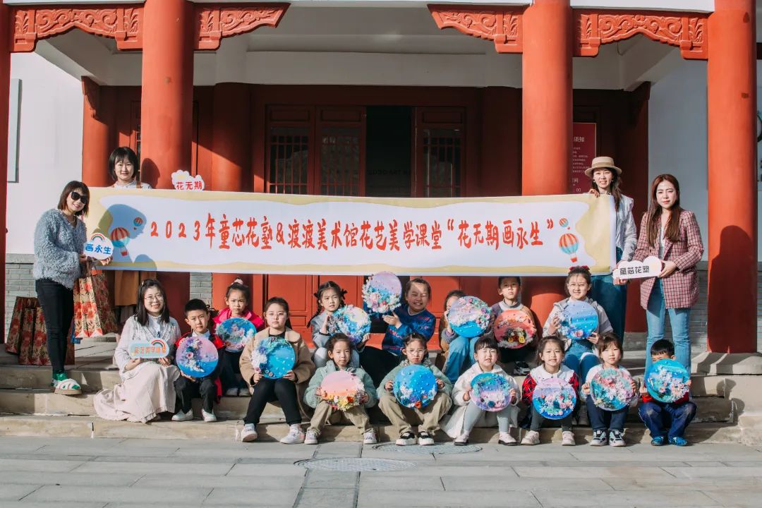 她是3个孩子的妈妈英语翻译,她是三个孩子的妈妈