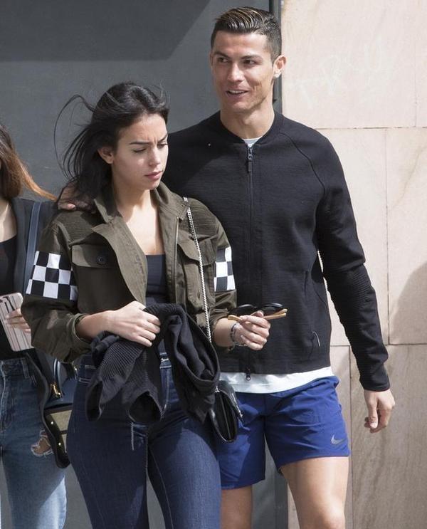 c罗被皇马天价签约,c罗夺得加盟沙特后首冠