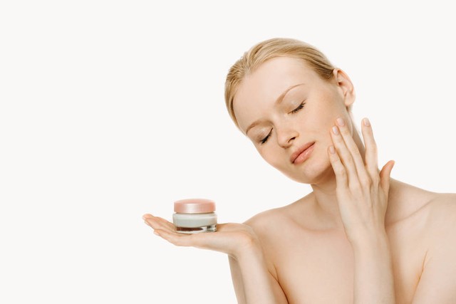 祛斑霜怎么用正确,祛斑防晒霜使用方法