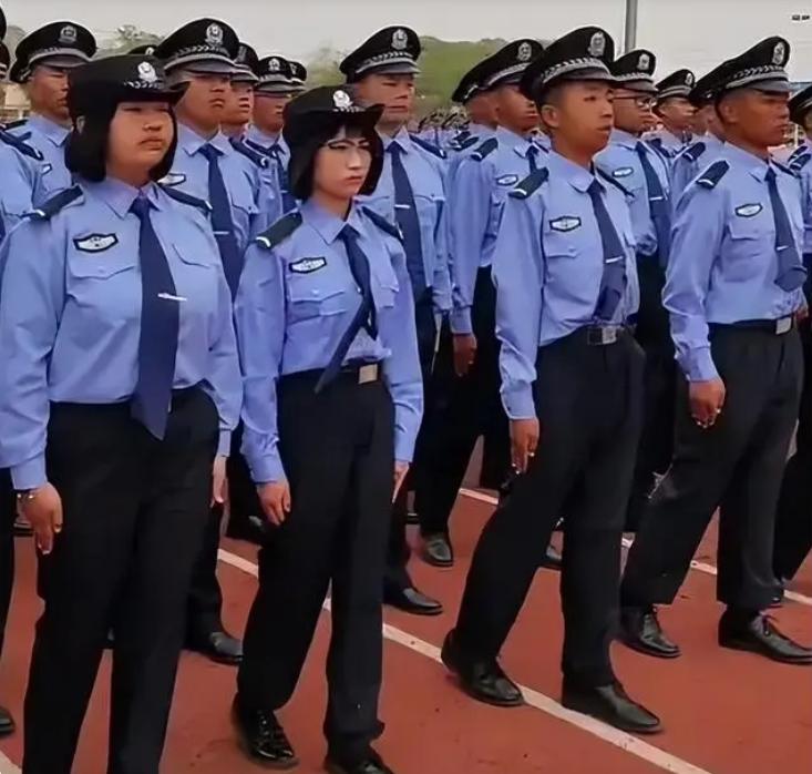 某警校宣传视频火了，学生状态遭质疑，网友神评：碧桂园五星上将
