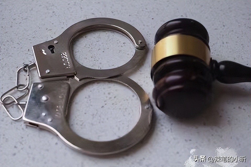 被泼硫酸毁容16岁女生,2017年18岁少女被泼硫酸毁容