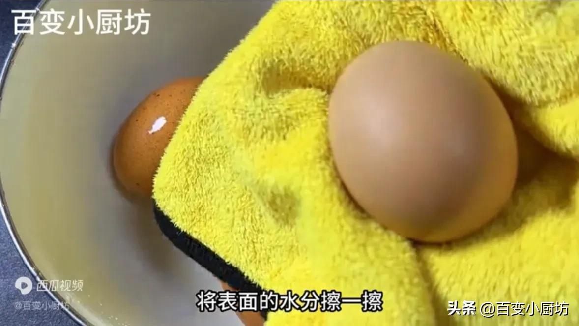 水煮荷包蛋怎么煮才不会散开,荷包蛋不要直接下锅煮教你小窍门