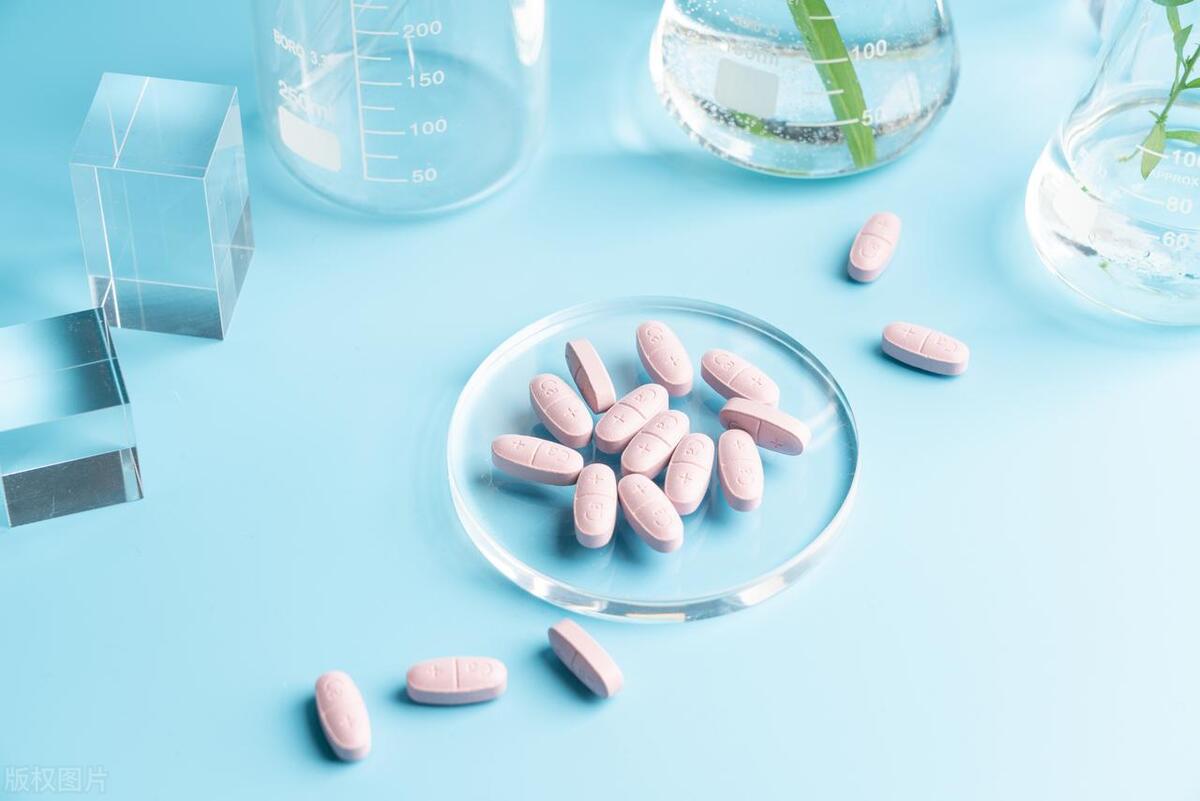 嘴唇皮脂腺异位用异维a酸,吃异维a酸胶囊嘴唇开裂怎么办