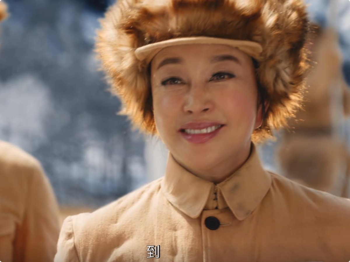 这才是刘晓庆70岁该有的样子,67岁刘晓庆穿红裙