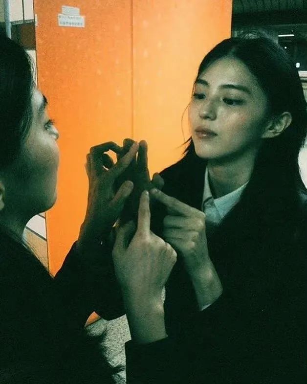 她是挺惨，但也不用这么同情吧？