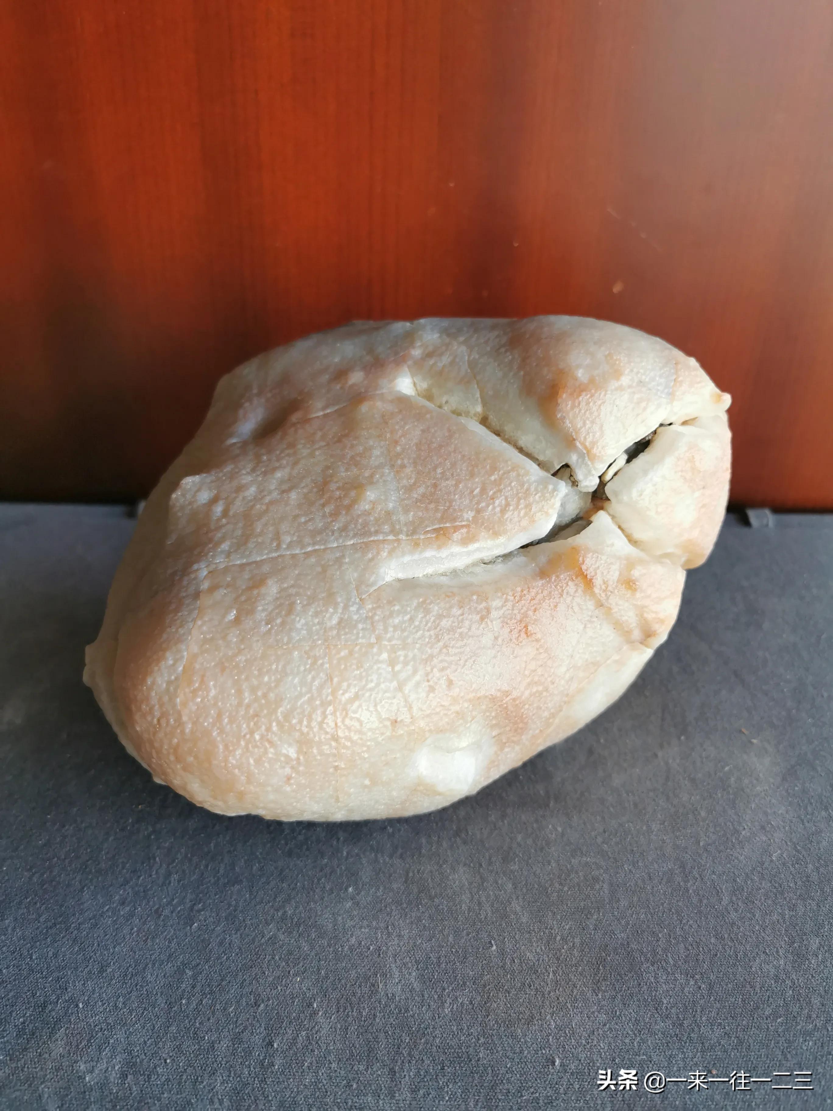 《白里透红》一一以石道赏，吾之天然奇石赏品说（之四十八）