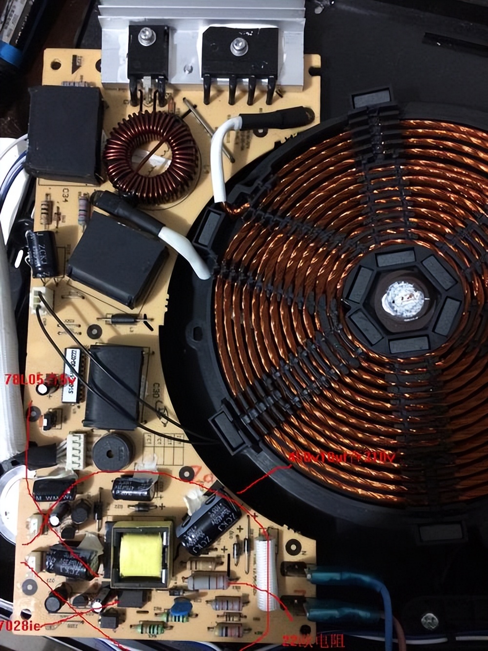 电磁炉不通电一拆开又好了,电磁炉不通电的原因怎样修