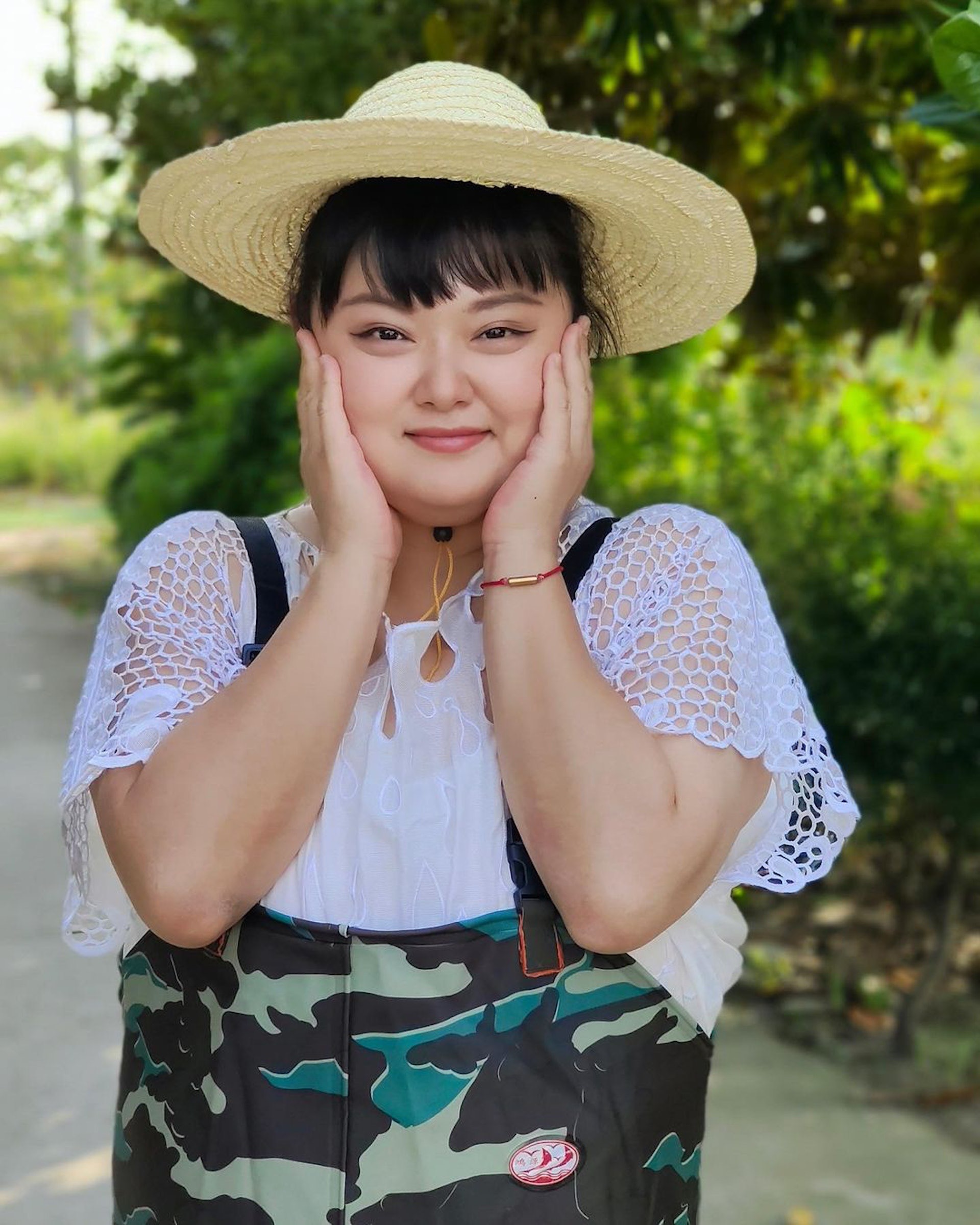 陈嘉佳直播间现场直播卖货,陈嘉佳从tvb到带货网红