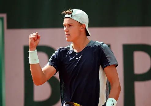 梅总逆转晋级澳网四强,梅总vs西西