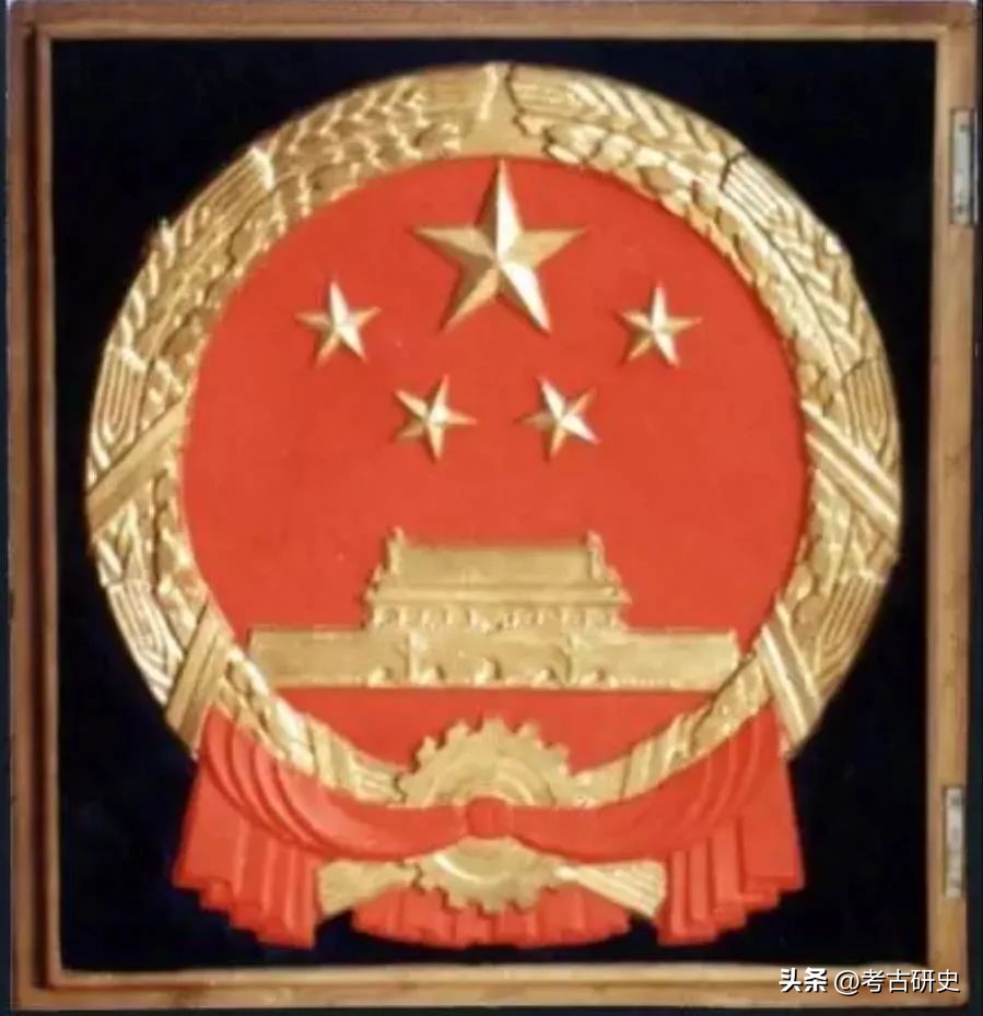 林徽因老公梁思成设计的国徽,梁思成林徽因首次设计的国徽