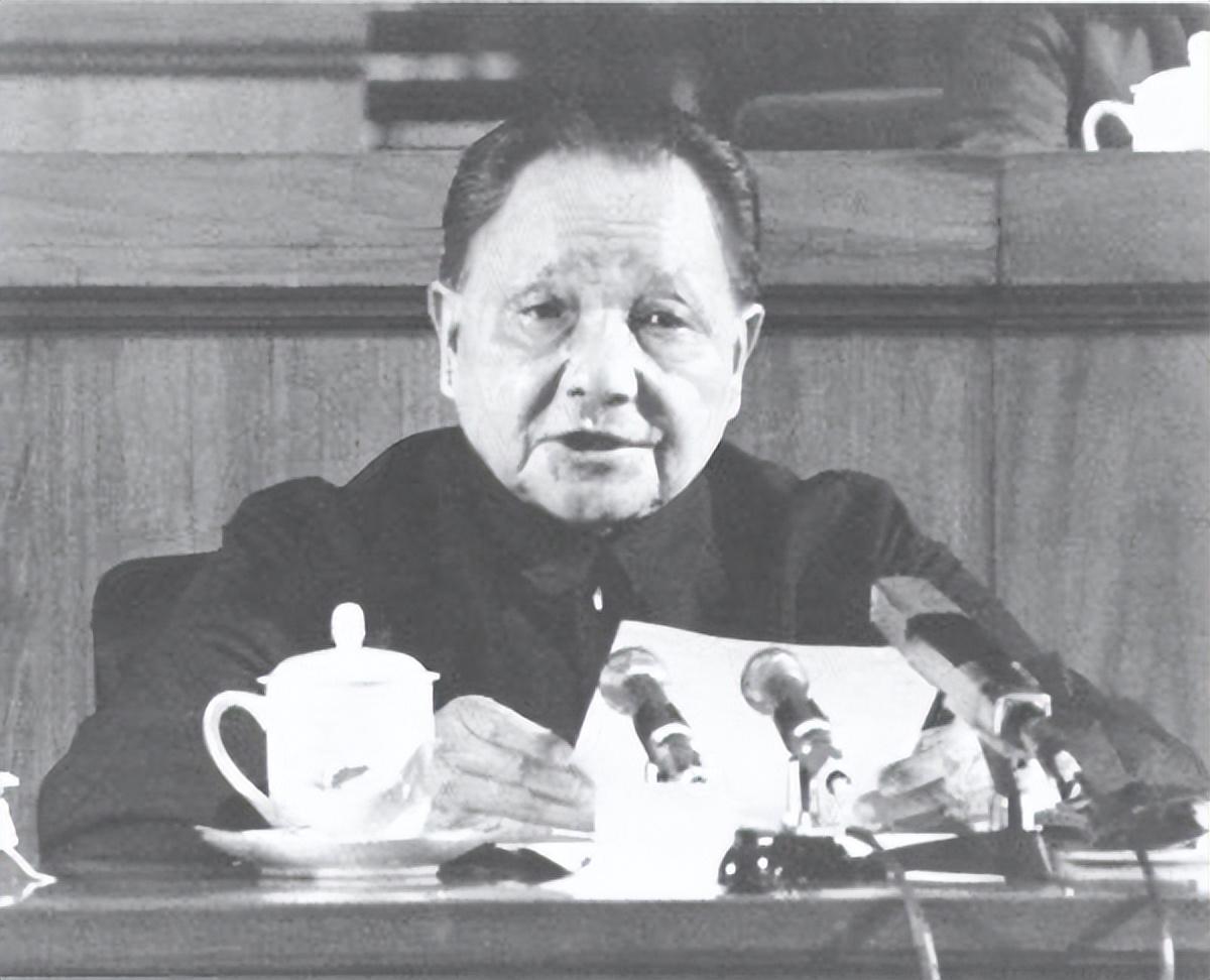 *小平邓**一生烟不离手，为买烟花光所有的钱，退休后仅用2个月戒烟