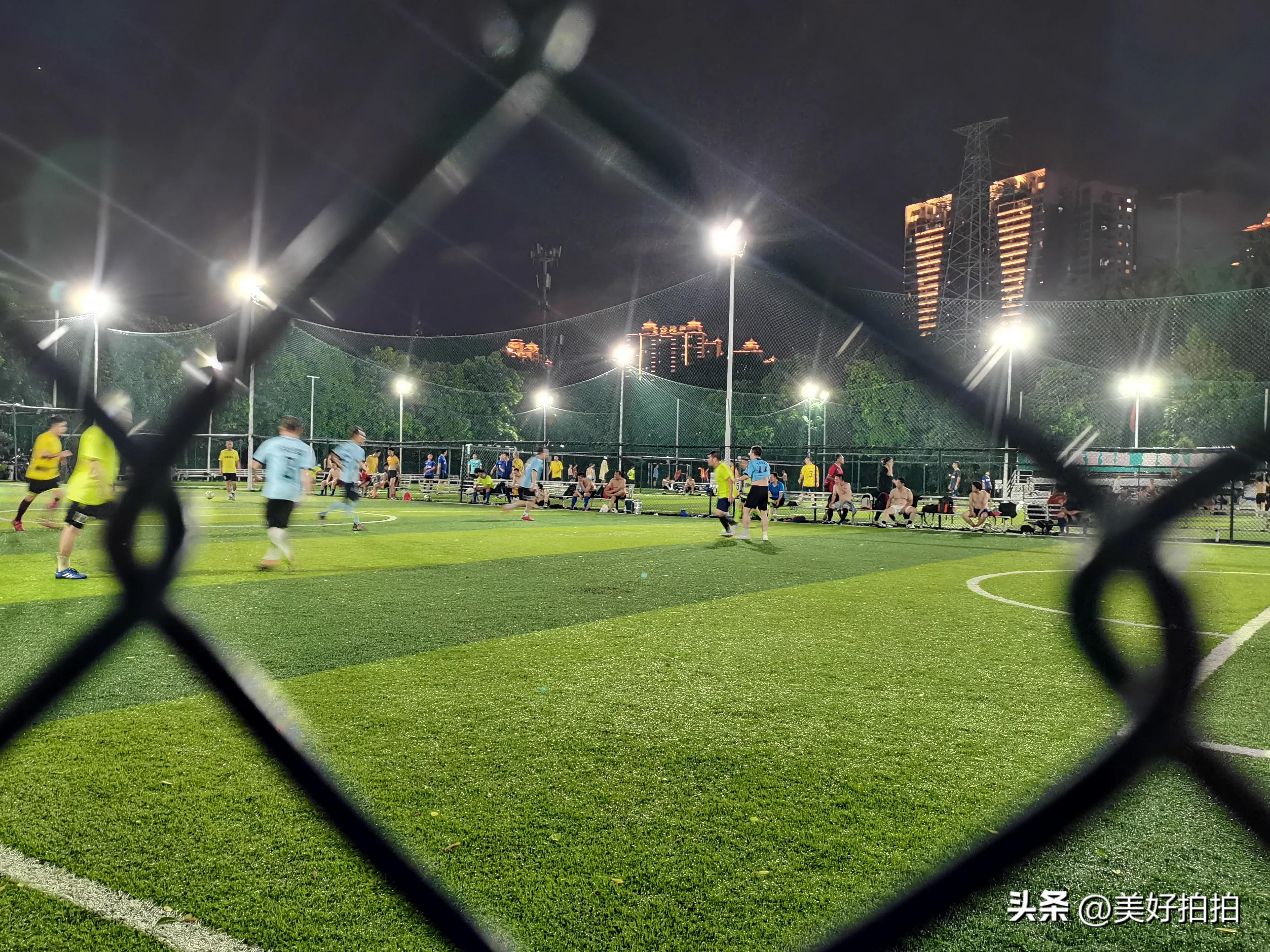 邕江边尽情放松,夜晚邕江边吹吹风