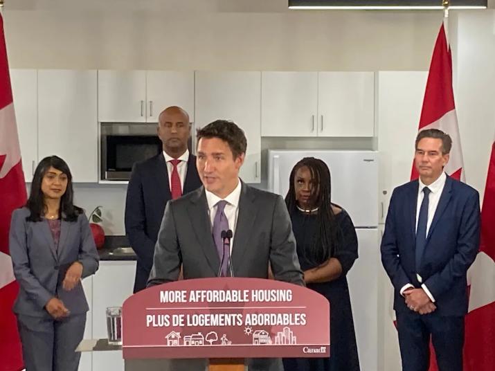 加拿大最新买房政策,在加拿大买房好还是租房好