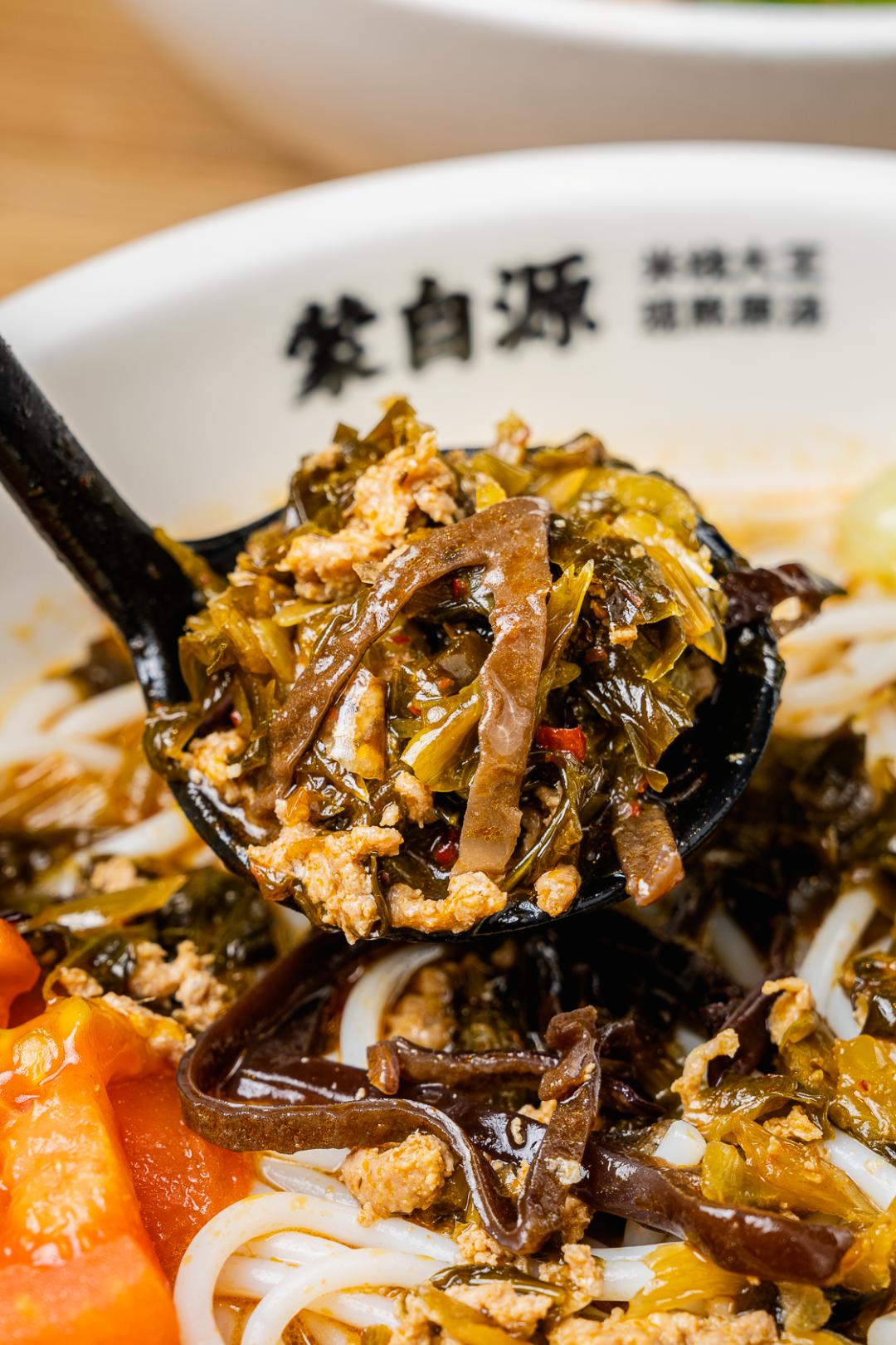 蒙自源过桥米线云南正宗第一名,云南蒙自第一碗米线