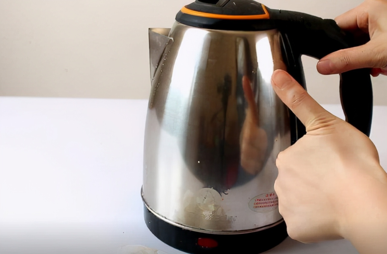 经常用电水壶烧开水喝好吗,长期喝饮水机不烧开的水好不好
