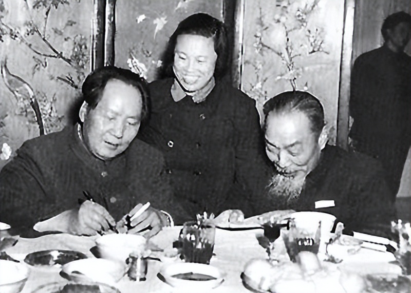 开国第一宴后接连举办高规格宴会,毛主席不快:四菜一汤就可以了