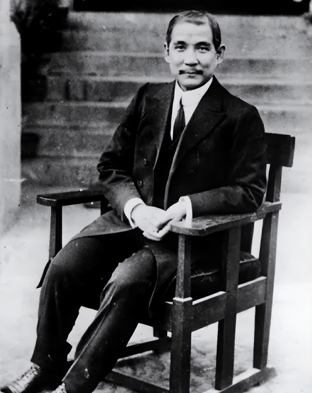 孙中山女儿晚年生活凄惨,拒蒋介石帮助后给*小平邓**写信:希望照顾