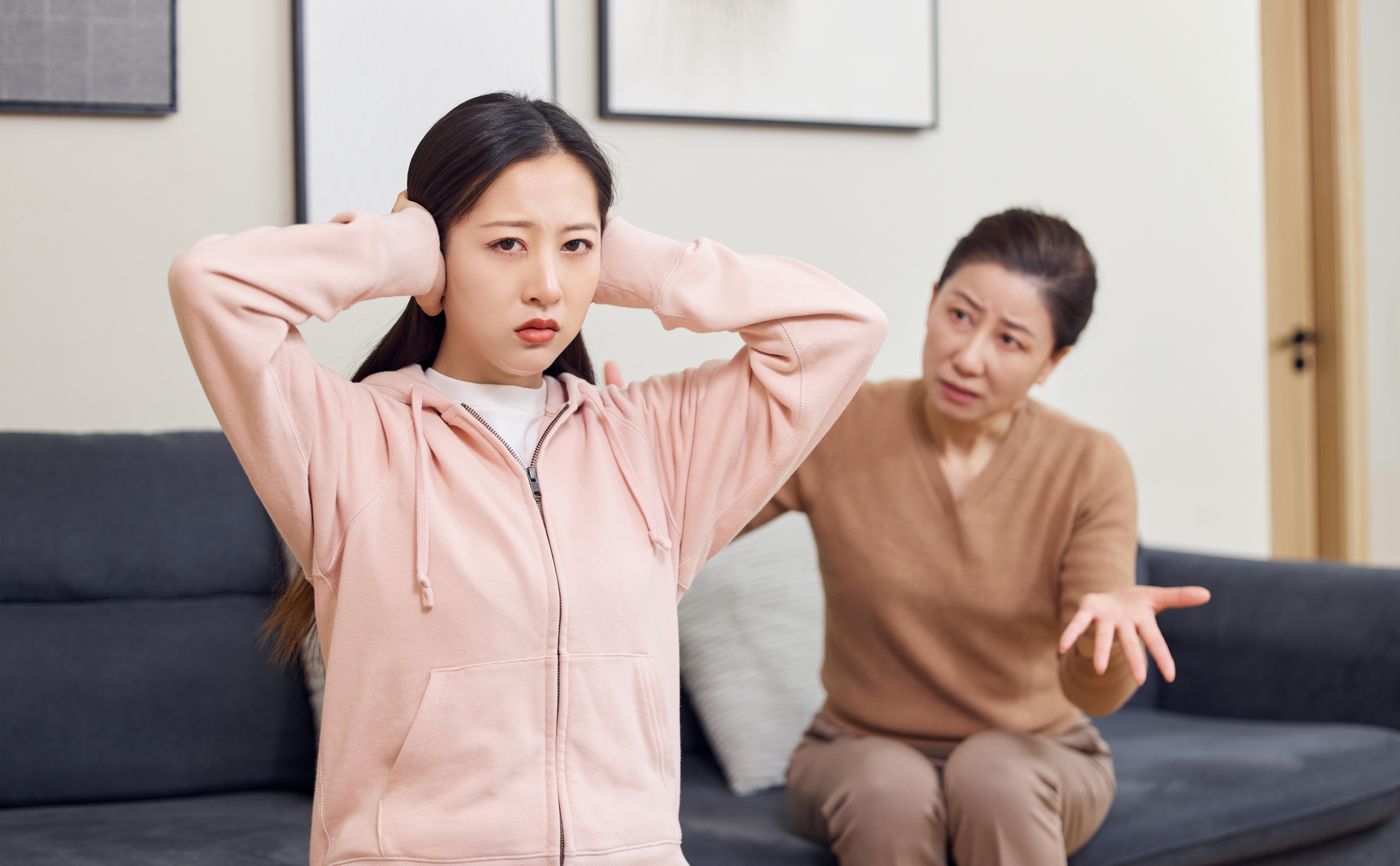 老公工资都交给婆婆妻子提离婚,老公把工资交给婆婆保管老婆存了