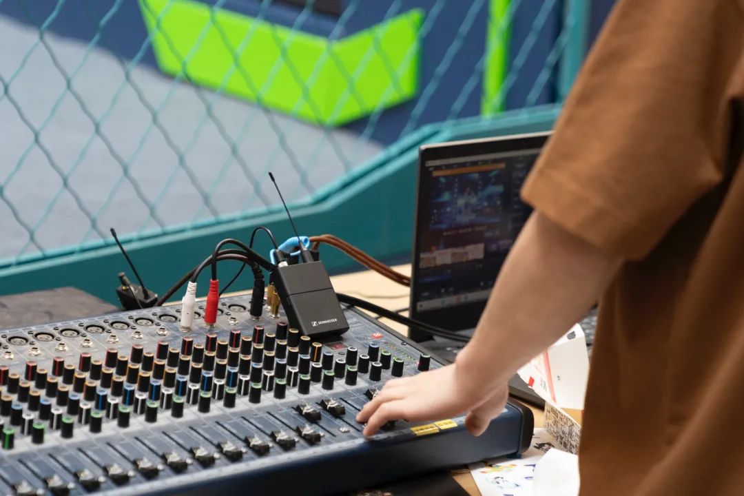 森海塞尔skm5000uhf,森海塞尔EWD数字无线麦克风系统